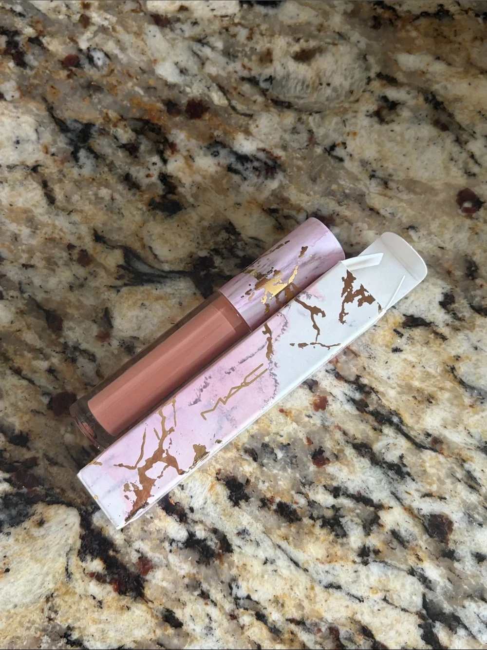 🌷🎃Mac Coral Of The Wild Lip Gloss